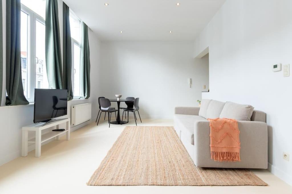 Bright, Spacious Apartments & Perfectly Located In The Heart Of Ghent Exterior photo